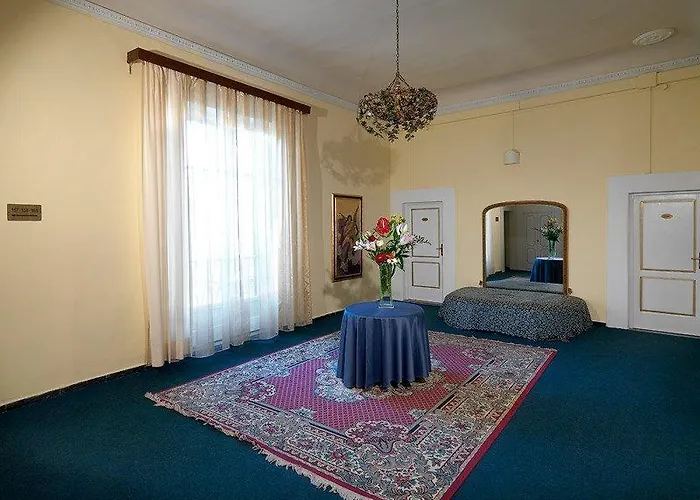 Hhb Hotel