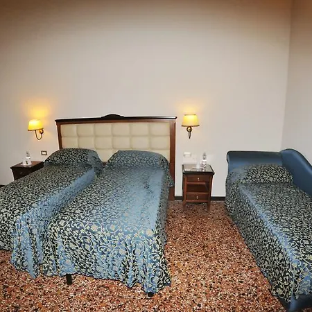 فندق Hhb 3*